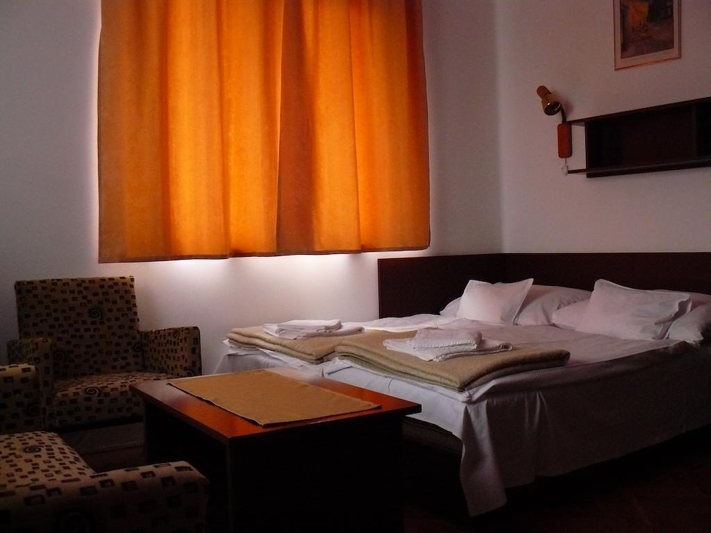 Diana Panzio Bed & Breakfast Matrafured Room photo